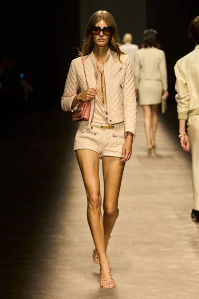 Look 24